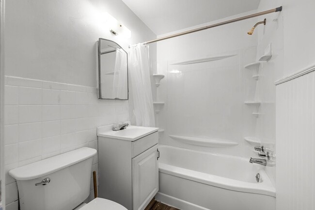 Building Photo - Come check out this beautiful apartment cl...