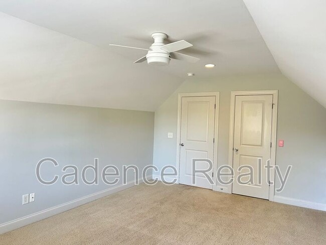 Building Photo - 814 Lambrook Dr