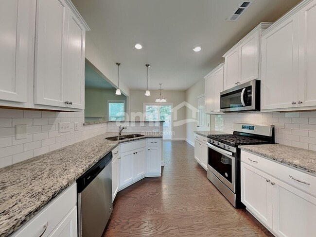 Building Photo - 409 Forest Glen Dr
