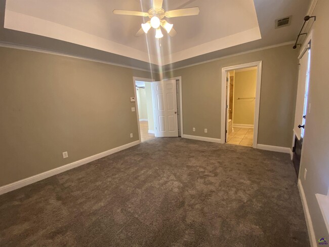 Building Photo - 338 Ivystone Dr