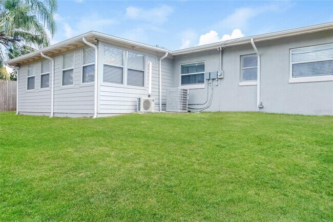 Building Photo - 7130 Chaucer Ln