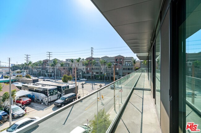 Building Photo - 3688 Overland Ave