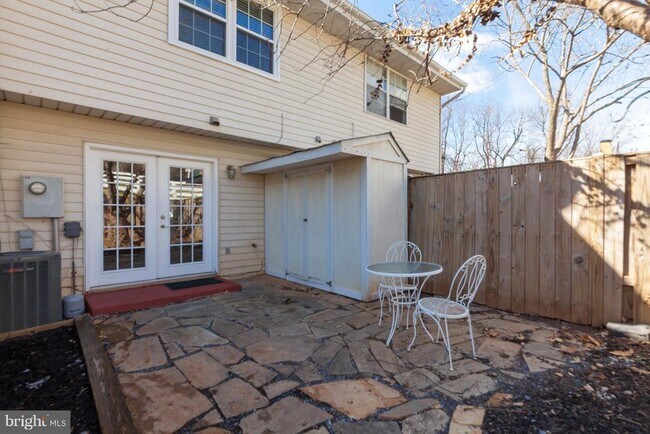 Building Photo - 3 Kingsbridge Ct