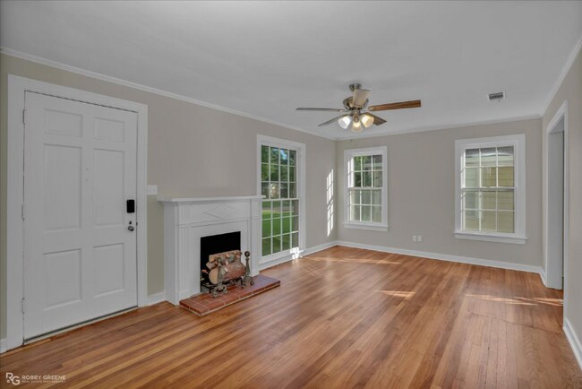 Building Photo - 3738 Greenway Pl