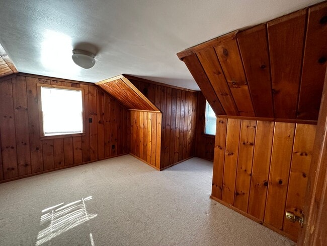 Building Photo - 555 Woodsdale Ave