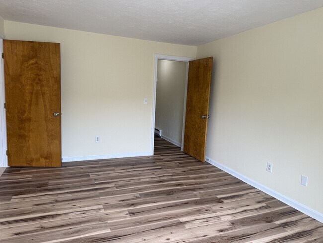 Building Photo - 11 Hulbert Rd