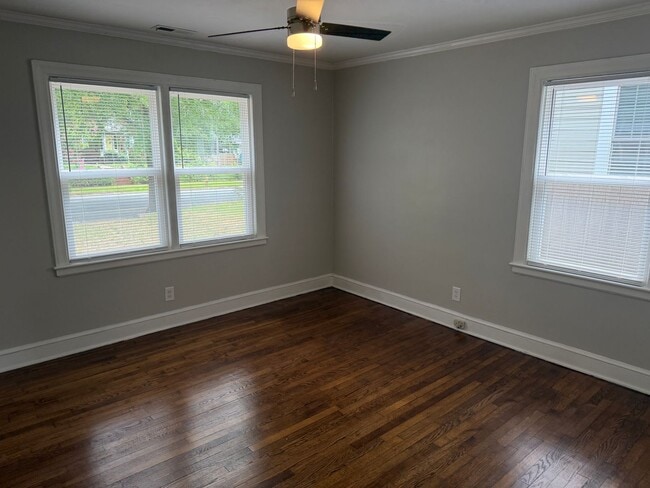 Building Photo - Updated Home Near Uptown with Fenced Backyard