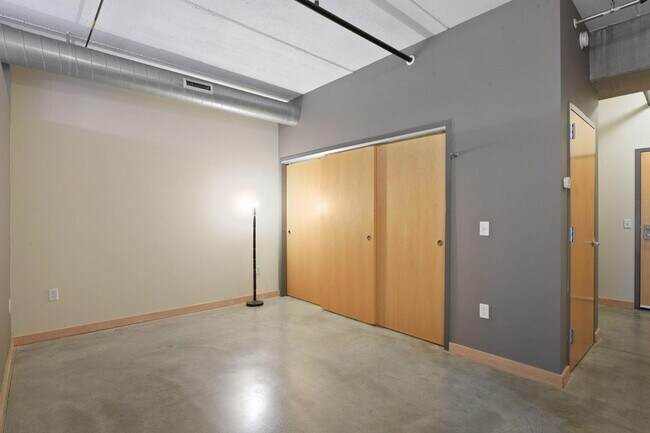 Building Photo - 710 N 4th St