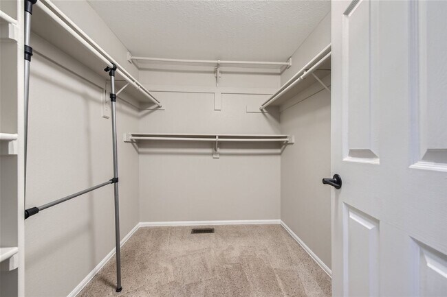 Building Photo - Evolve Real Estate: Amazing 4 Bdr/4 Bath +...