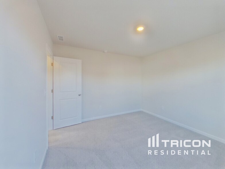 Building Photo - 4018 Rustling Grass Trl