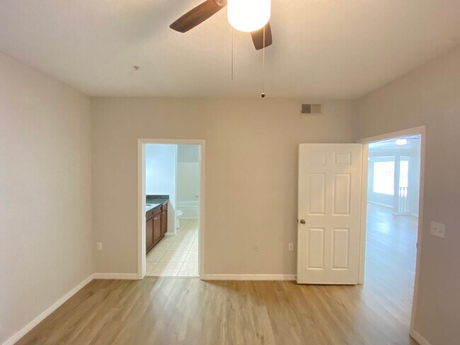 Building Photo - Park Central Gated Community!!2/2 with a G...