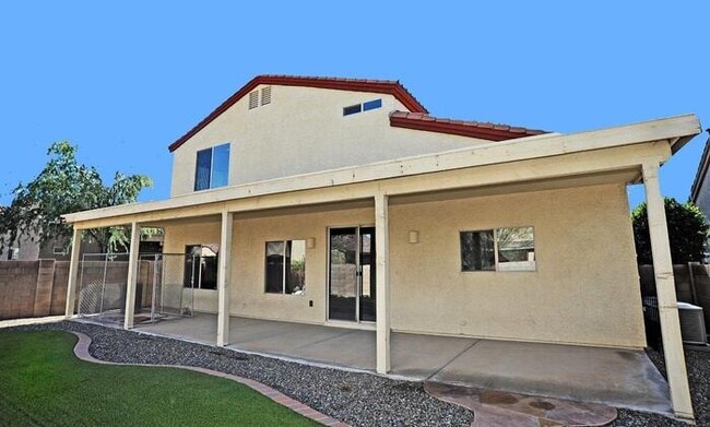 Building Photo - Amazing 2-Story Home