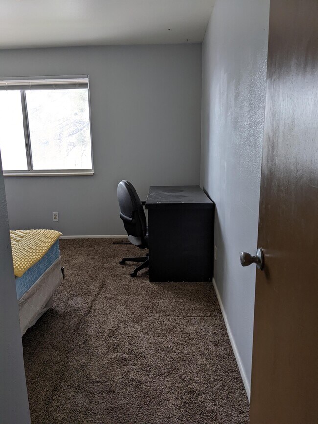 Building Photo - 1728 N 550 W