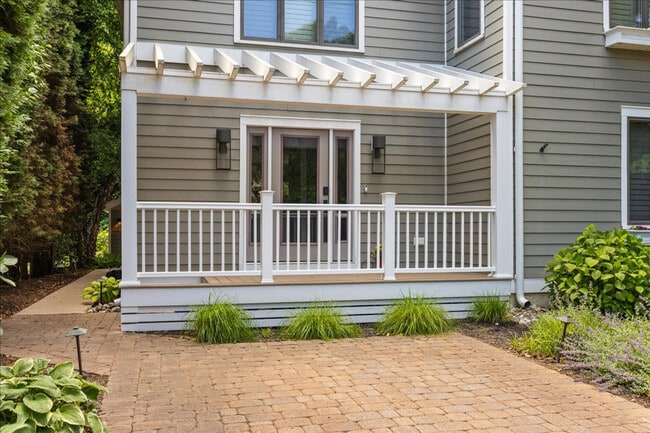 Building Photo - 710 Lighthouse Ave