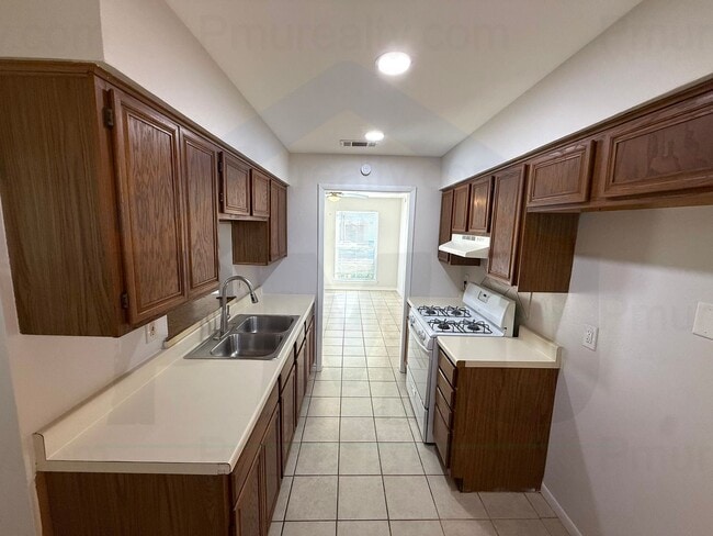 Building Photo - AVAILABLE NOW!!! Lovely 3 bedroom, 1 bath house in Duncanville