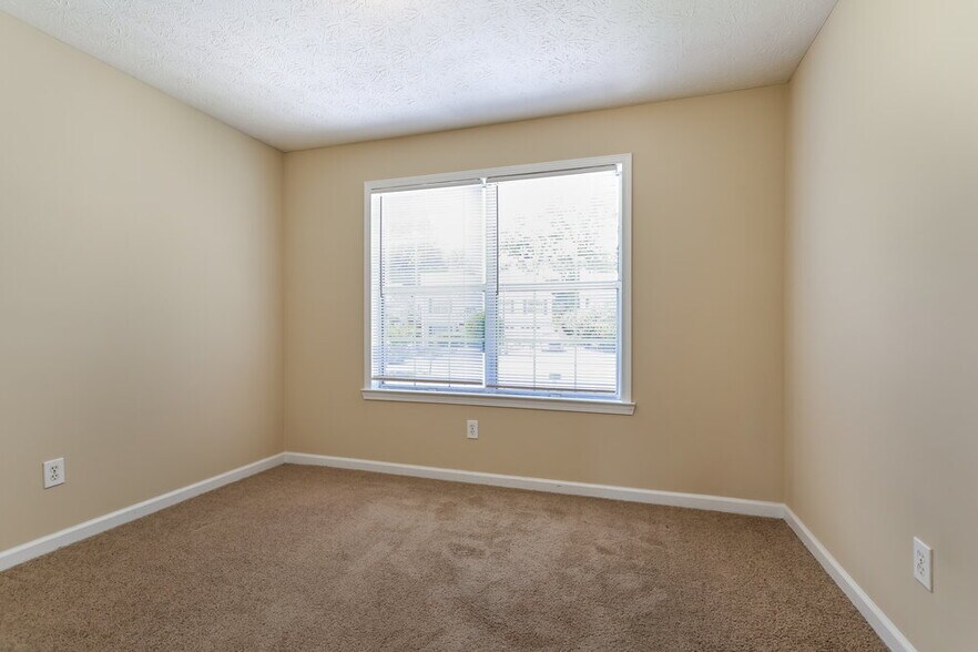 Building Photo - 1075 Omaha Dr