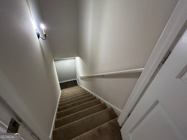 Building Photo - 240 White Pines Dr