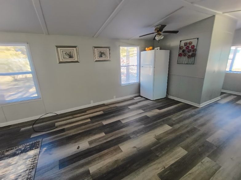 Building Photo - 63 Deerwood Park