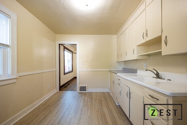 Building Photo - 12 Perrin St