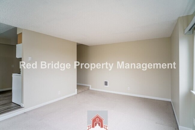 Building Photo - 4314 Southwest View Point Ter