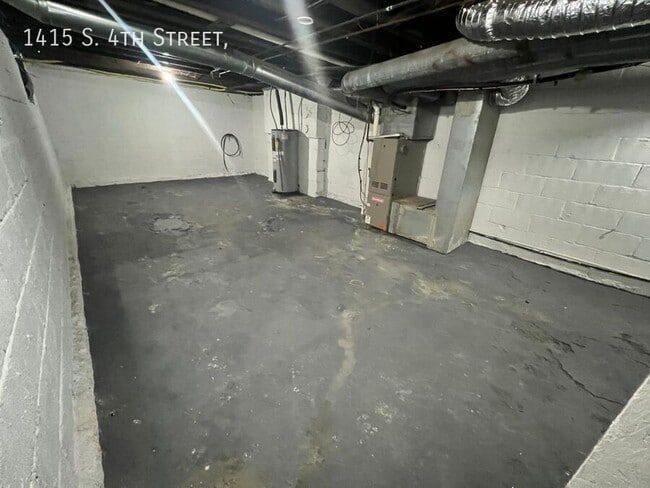 Building Photo - 1415 S 4th St