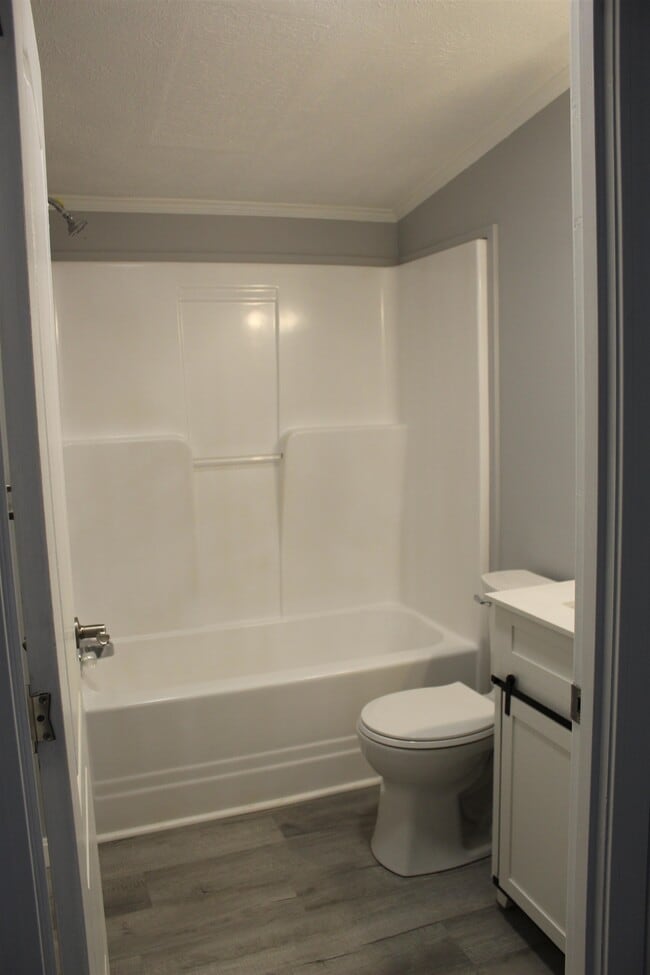 Building Photo - 6 Laura Ln