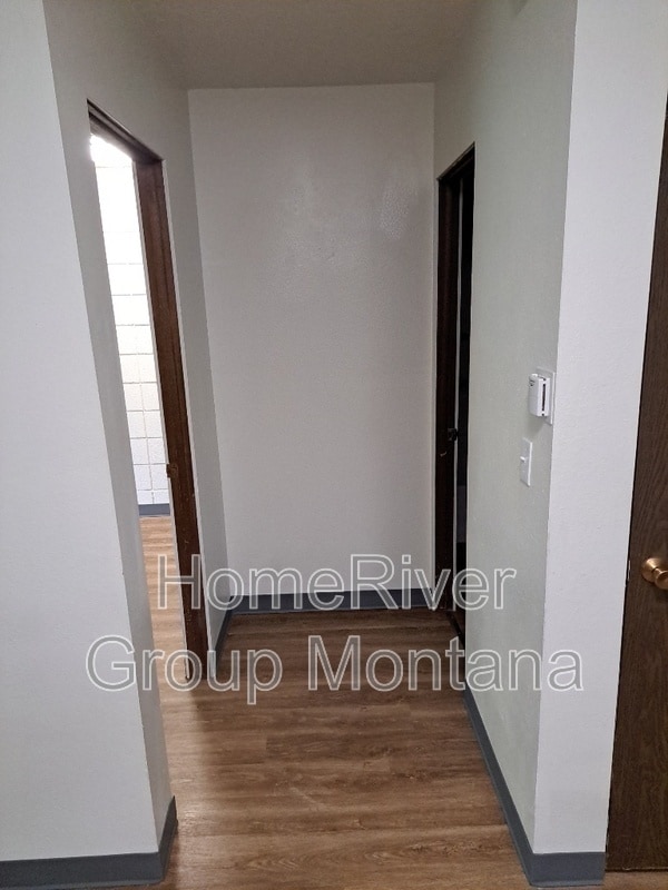 Building Photo - 707 SW Higgins Ave