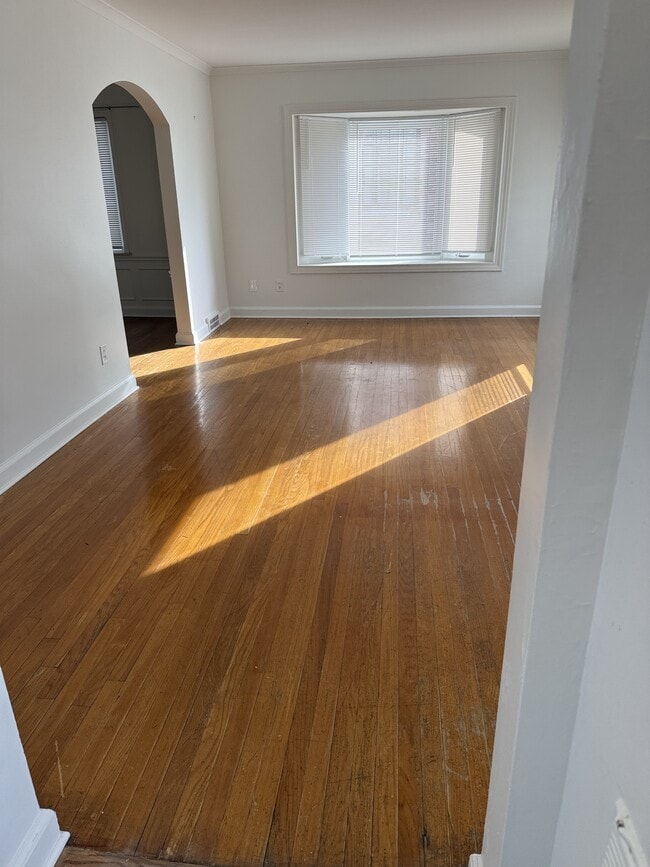 Building Photo - 5752 Bishop St