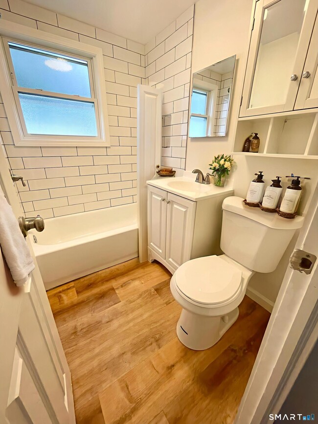 Building Photo - 180 Circle Dr