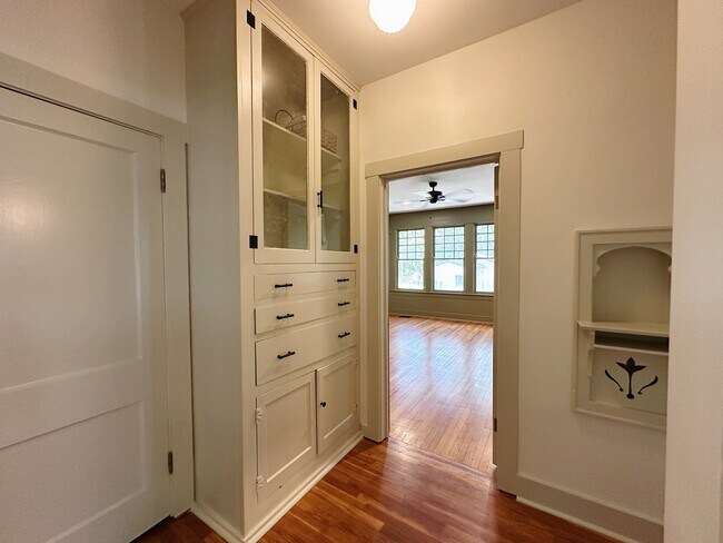 Building Photo - 2726 Sanger Ave