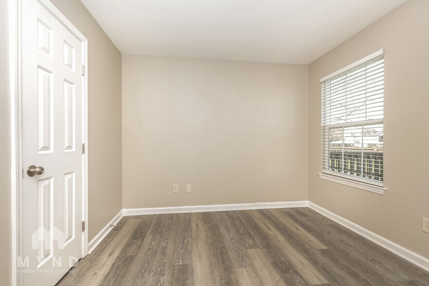 Building Photo - 2423 Lismore Dr