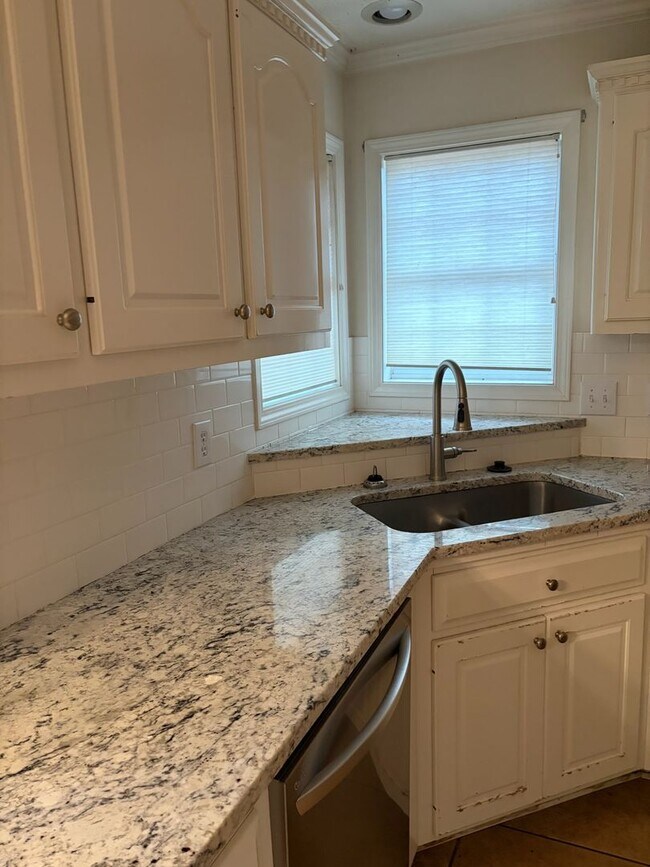 Building Photo - 89 Sir Henry Dr