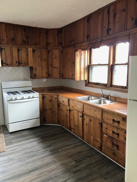 Building Photo - 1223 Sixth St