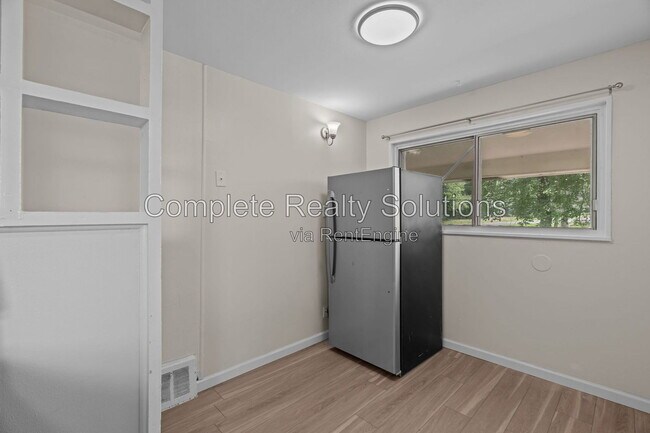 Building Photo - 5661 Bermuda Dr