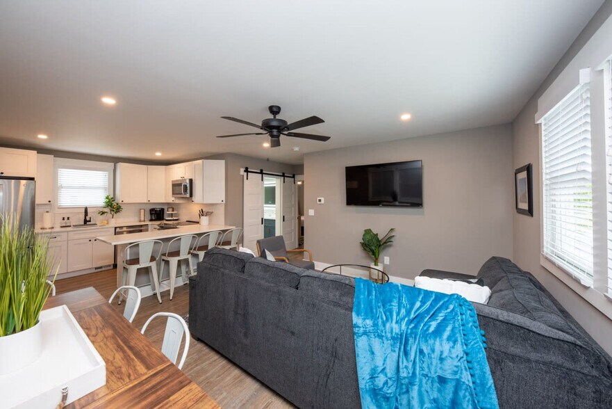 Building Photo - 1140 Simpson Ave