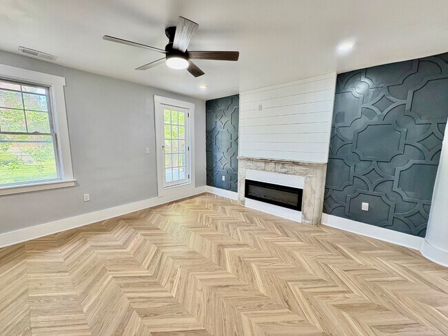 Building Photo - 5616 Phillips Ave