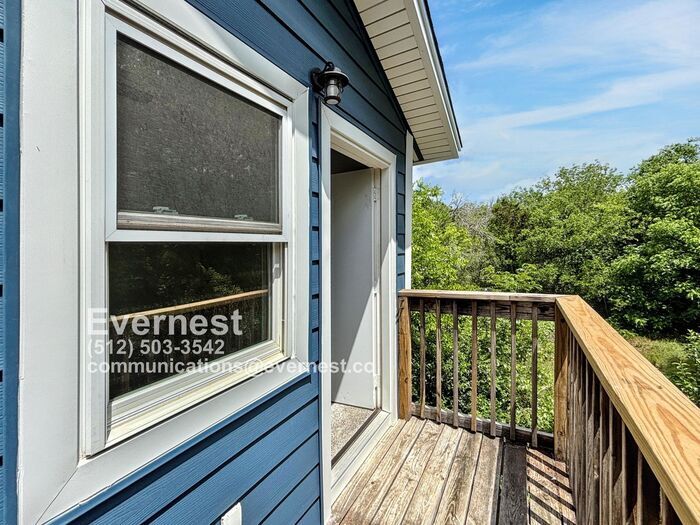 Building Photo - 10905 Elm St