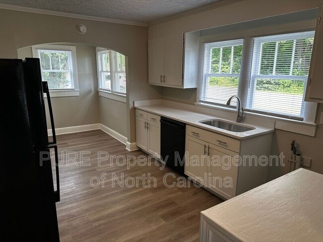 Building Photo - 204 Moore Dr