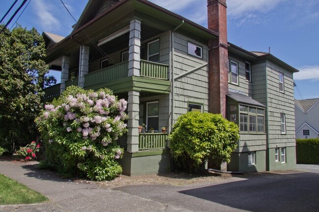 Primary Photo - Studio unit in SW Portland