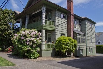 Building Photo - Studio unit in SW Portland