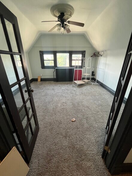 Primary Photo - 829 Maple Ave