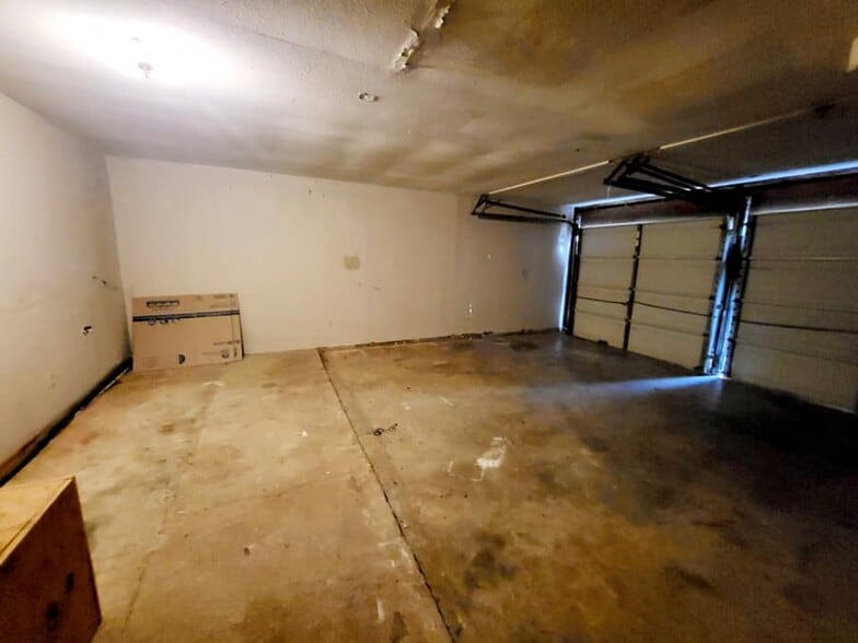 Building Photo - 4016 Eastridge Dr