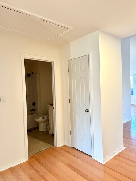 Building Photo - 8621 Flagstone Way