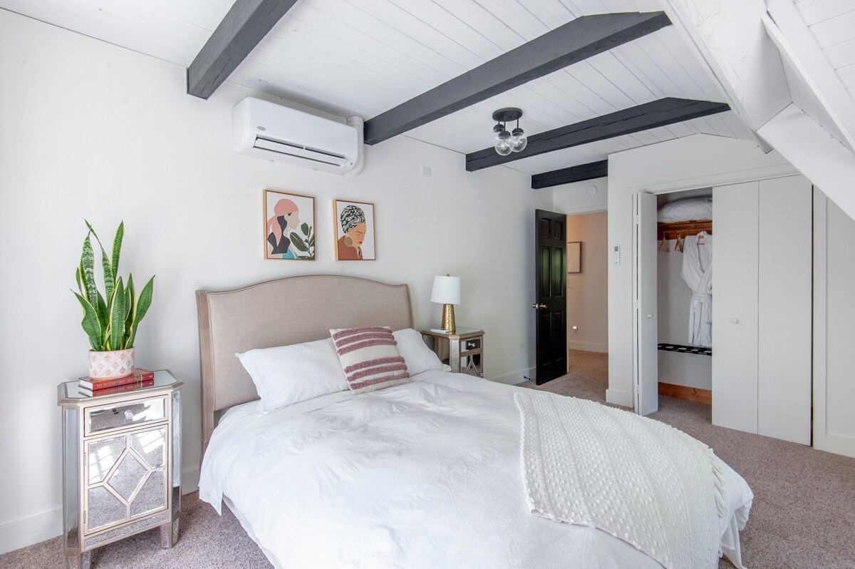 Building Photo - 1644 Dudley Mountain Rd