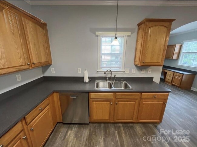 Building Photo - 126 Cloister Ln