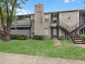 Building Photo - 9700 Leawood Blvd