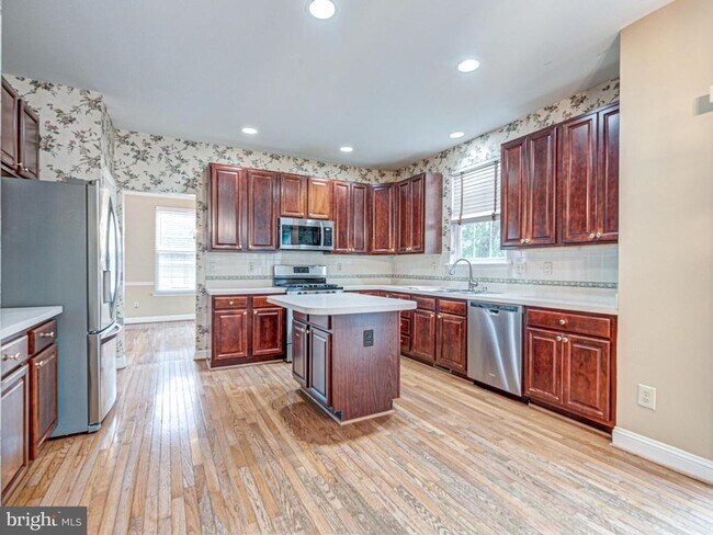 Building Photo - 817 Santmyer Dr SE
