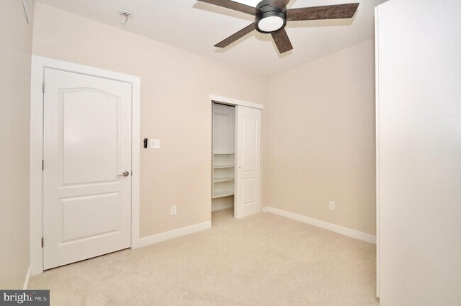 Building Photo - 137-A Equestrian Row Unit