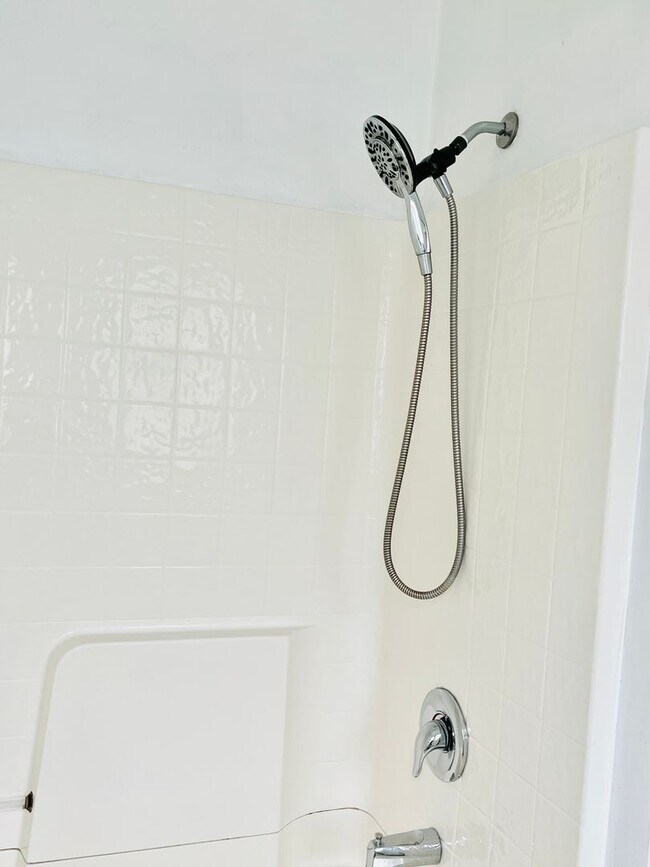 Building Photo - Twain Harte Apartment! New Paint/New Floor...