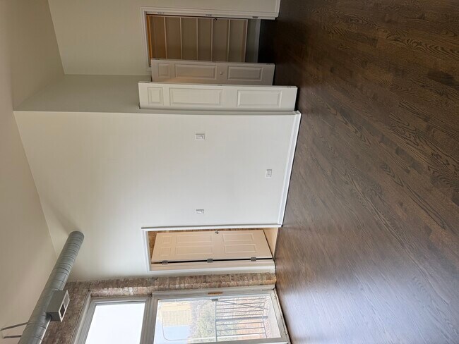 Building Photo - 949 N Willard Ct